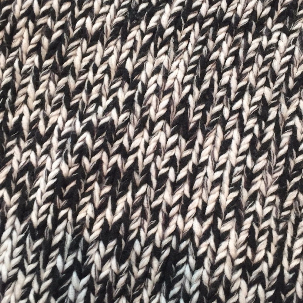 🎈SALE🎈The Limited chunky sweater. Size Large. - Picture 2 of 5